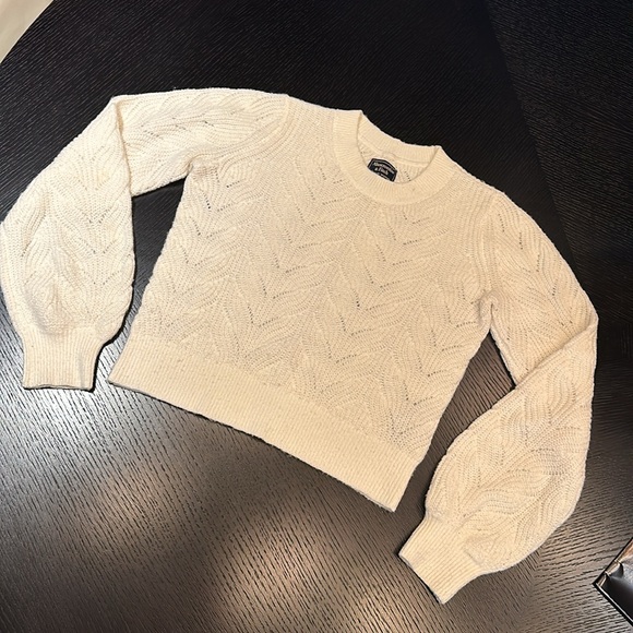 Abercrombie & Fitch Sweaters - Abercrombie and Fitch white sweater in a women’s extra small